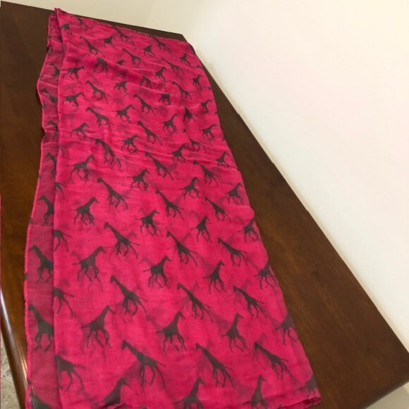 Giraffe Print Novelty Pink Scarf Wrap - Picture 7 of 8